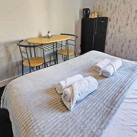 Spacious Room Лондон Экстерьер фото