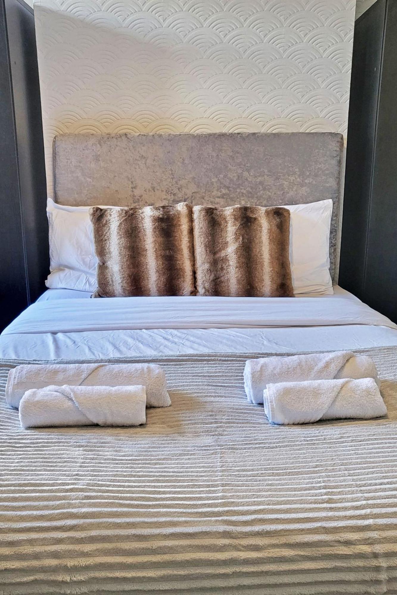 Spacious Room Лондон Экстерьер фото