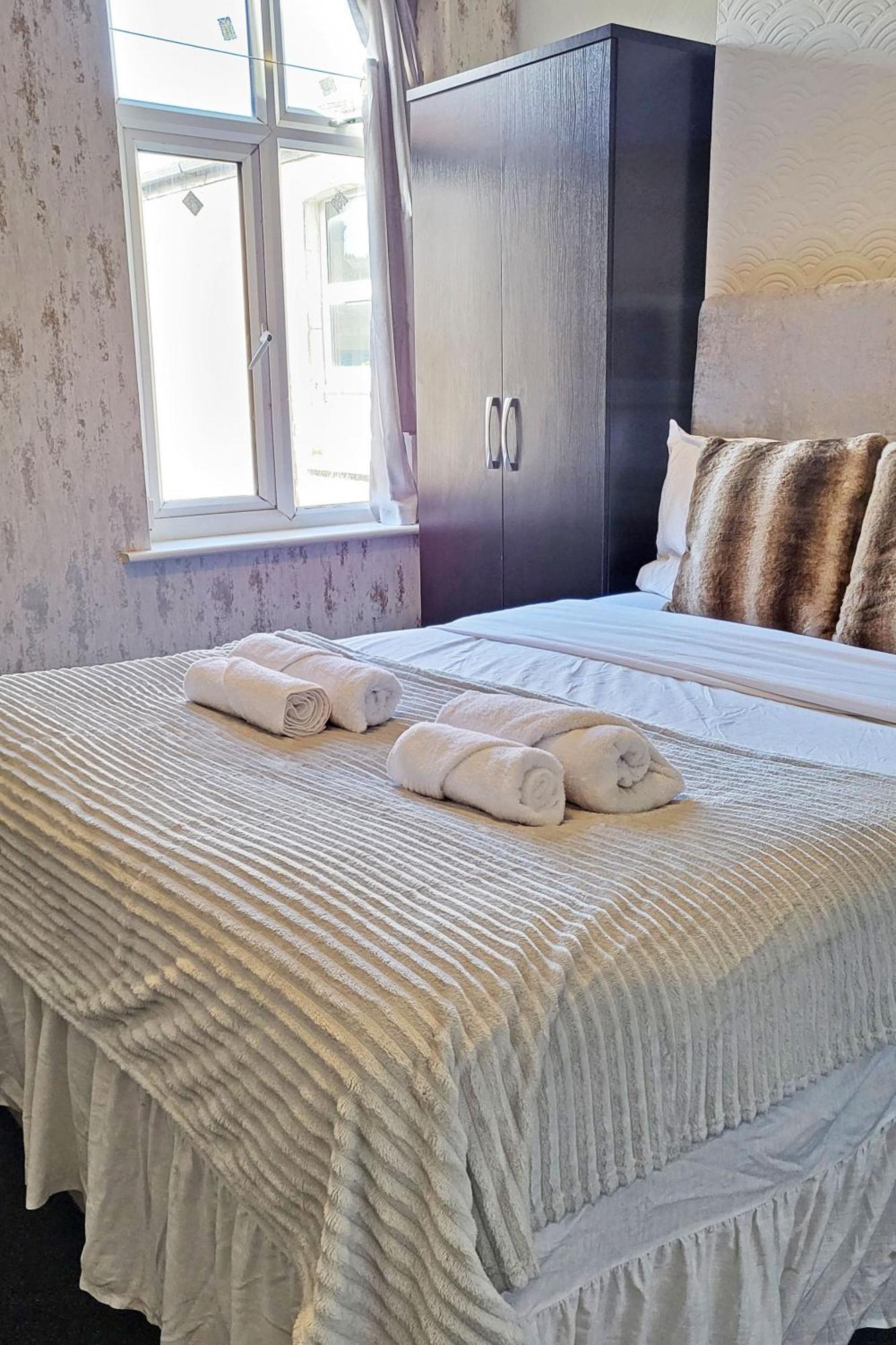 Spacious Room Лондон Экстерьер фото